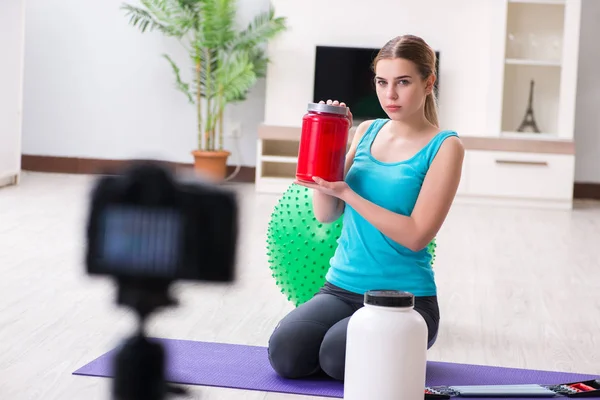 Sport blogger opname video voor vlog — Stockfoto