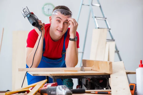 Contractor working in the workshop — Stock Photo, Image