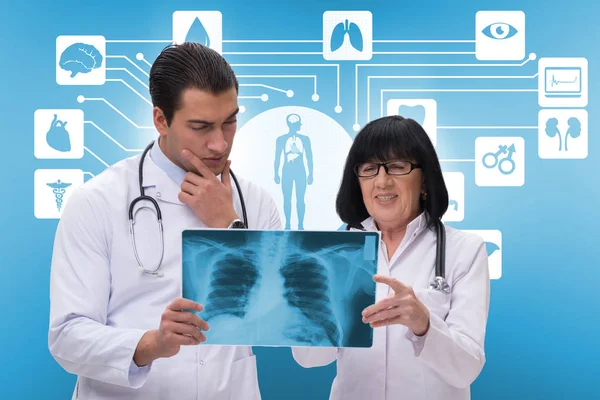 Two doctors discussing x-ray image in telemedicine concept — Stock Photo, Image