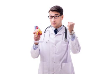 Kalp şeklinde genç bir doktor beyazı izole etti.