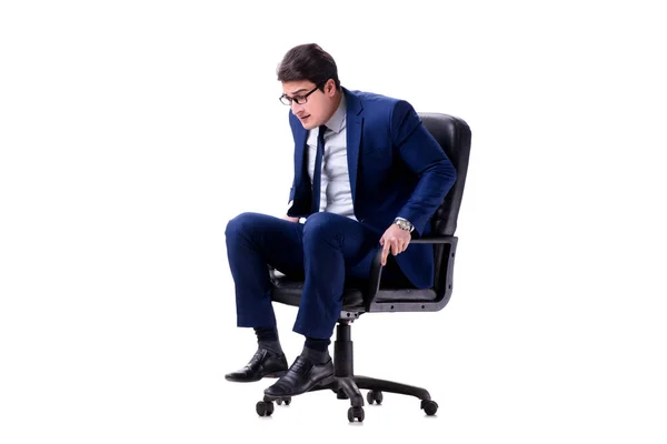 Biznesmen, siedząc na fotelu biurowym na białym tle — Zdjęcie stockowe