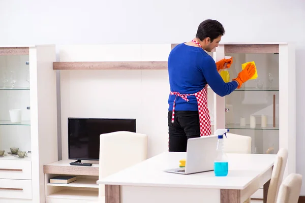 Aannemer schoonmaken huis doet klusjes — Stockfoto