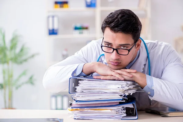 Busy doctor with too much work in hospital — Stock Photo, Image