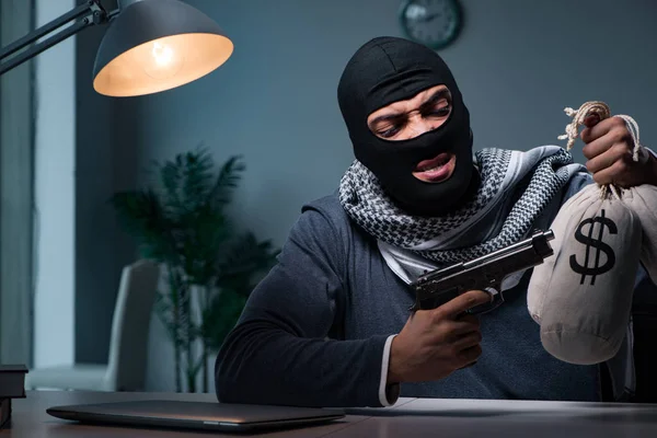 Terrorist burglar with gun asking for money ransom — Stock Photo, Image