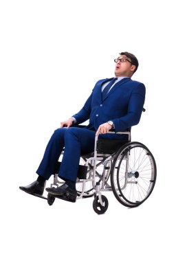 Beyaz arka plan üzerinde izole tekerlekli sandalye ile işadamı