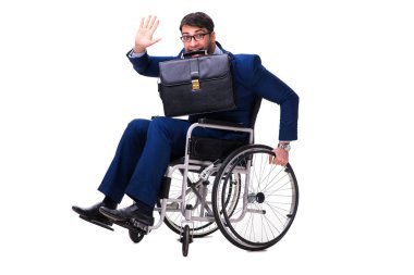 Beyaz arka plan üzerinde izole tekerlekli sandalye ile işadamı