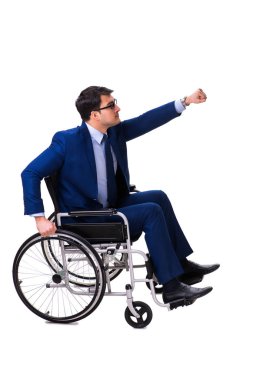 Beyaz arka plan üzerinde izole tekerlekli sandalye ile işadamı