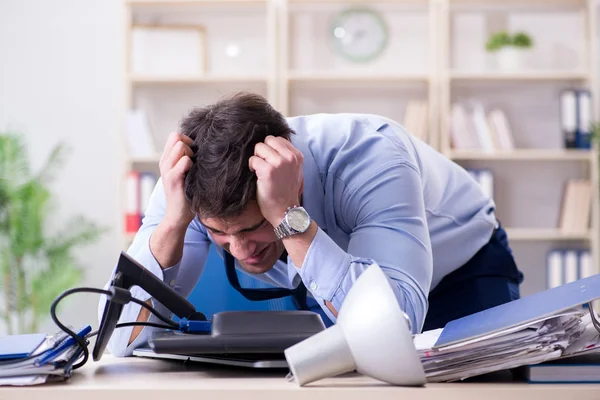 Homem Negócios Irritado Frustrado Com Muito Trabalho — Fotografia de Stock