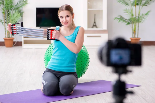 Sport blogger opname video voor vlog — Stockfoto