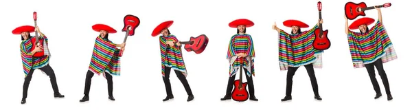 Mexicano em poncho vívido segurando guitarra isolada em branco — Fotografia de Stock