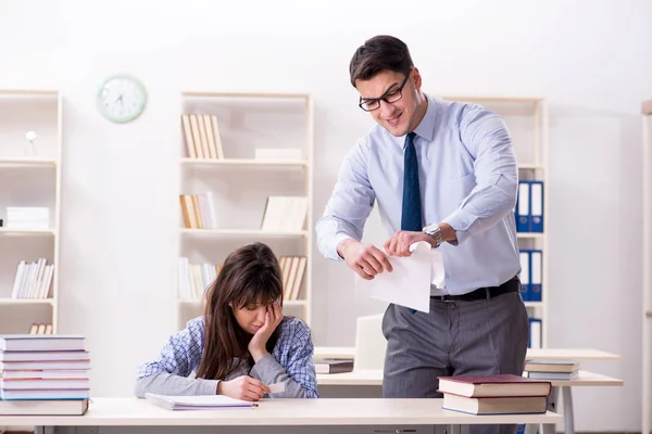 Male lecturer giving lecture to female student — Stock Photo, Image