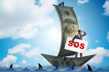 İş adamı teknedeki SOS mesajı için yardım istiyor.