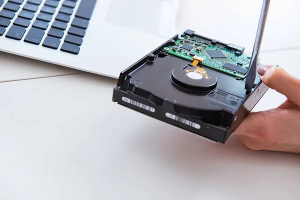 Harde schijf reparatie en data recovery met restauratie — Stockfoto