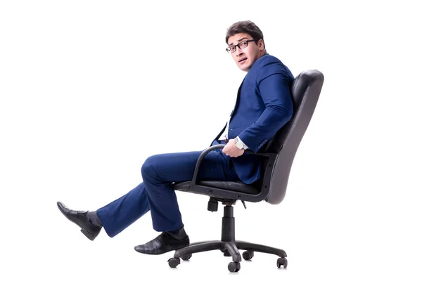 Zakenman zitten op bureaustoel geïsoleerd op wit — Stockfoto