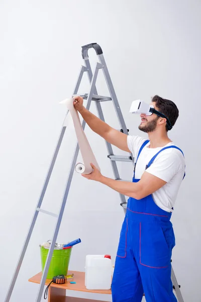 Man with VR glasses gluing wallpaper — Stock Photo, Image