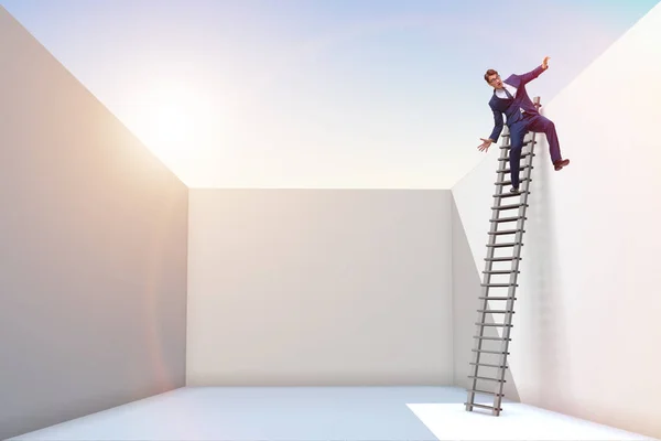 Бізнесмен піднімається по драбині, щоб уникнути проблем — стокове фото