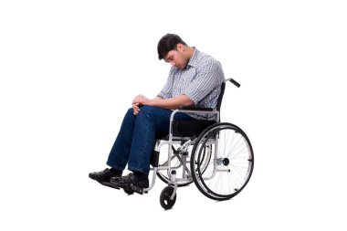 Adam beyaz arka plan üzerinde izole tekerlekli sandalye üzerinde