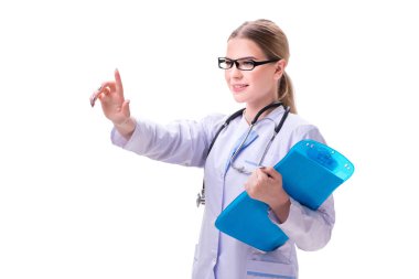 Genç kadın doktor beyaz arka planda izole edilmiş.