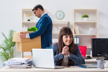 İşinden kovulan kişi.