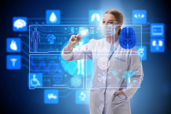 Medico donna in telemedicina concetto futuristico — Foto Stock