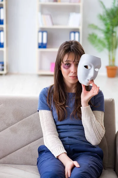 Woman Suffering Home Violence Visiting Doctor — Stock Photo, Image