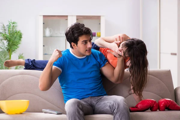 Wife unhappy that husband is watching boxing — Stock Photo, Image