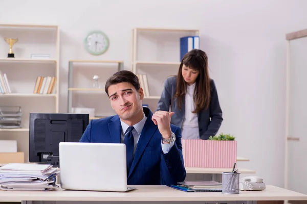 Person som fått sparken från sitt arbete — Stockfoto