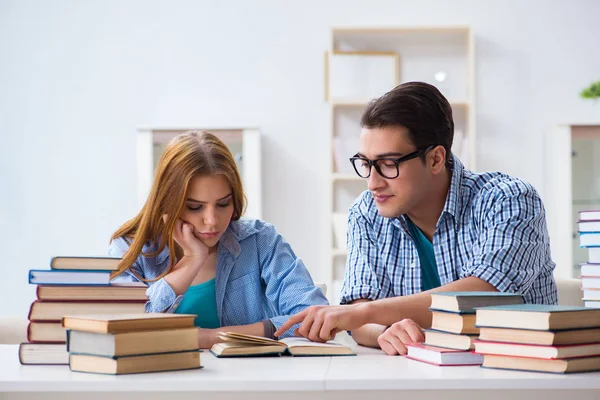 Pair of students studying for university exams — Stock Photo, Image