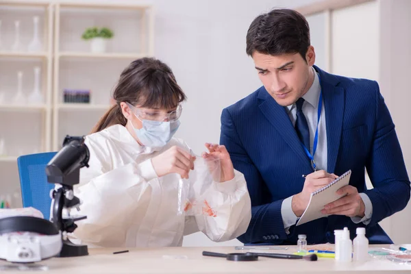 Expert criminologist working in the lab for evidence — Stock Photo, Image