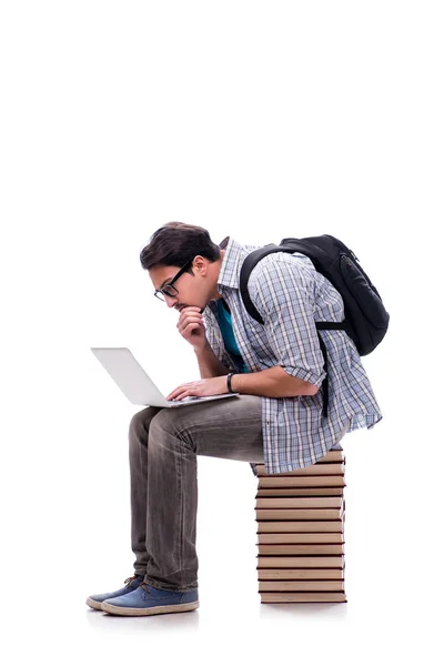 Jonge studente zit op de top van boek stapel op wit — Stockfoto