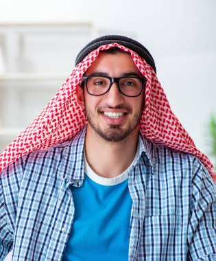 Üniversite sınavlarına hazırlanan Arap öğrenci