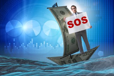 İş adamı teknedeki SOS mesajı için yardım istiyor.