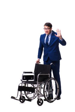 Beyaz arka plan üzerinde izole tekerlekli sandalye ile işadamı