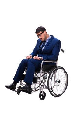 Beyaz arka plan üzerinde izole tekerlekli sandalye ile işadamı