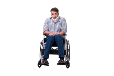 Tekerlekli sandalyede yaralanan adam