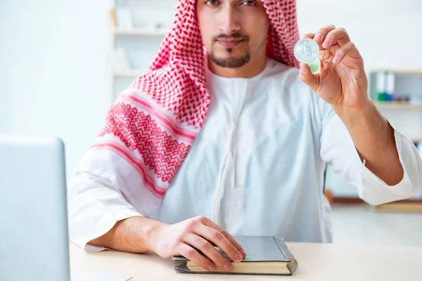 Hombre Árabe Con Bitcoin Concepto Minería Criptomoneda —  Fotos de Stock