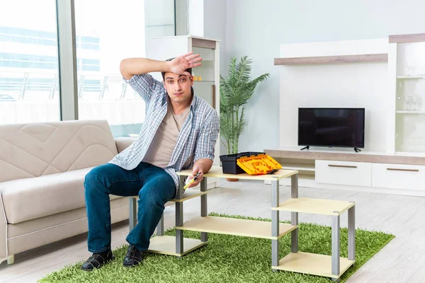 Man assembling furniture at home — Stock Photo, Image