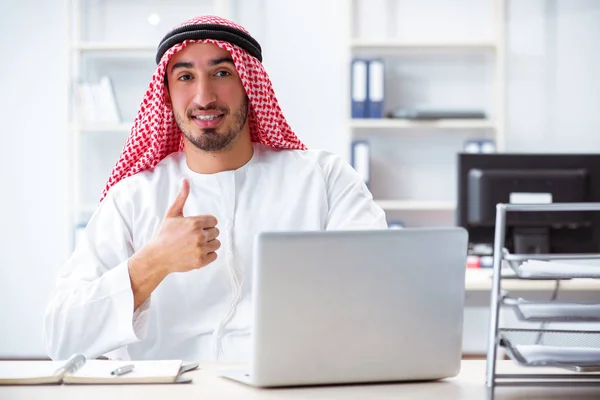 Arab businessman working in the office — Stock Photo, Image