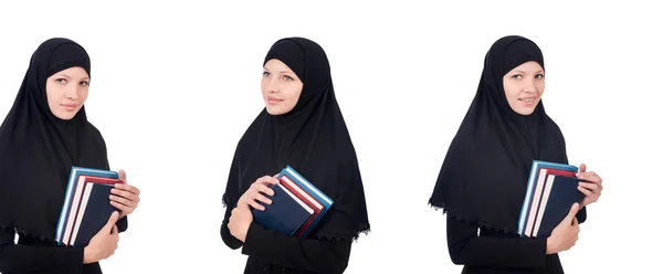 Молодая мусульманка-студентка с книгами — стоковое фото