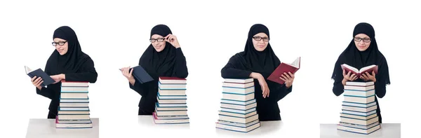 Joven estudiante musulmana con libros — Foto de Stock