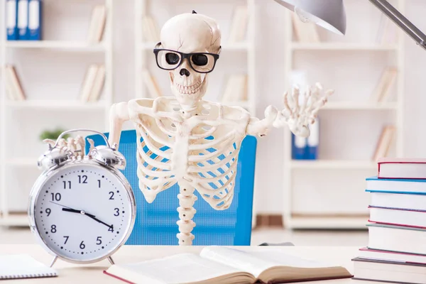 Skeleton businessman working in the office — Stock Photo, Image