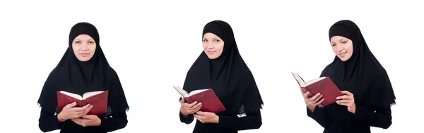 Ung muslimsk kvinnlig student med böcker — Stockfoto