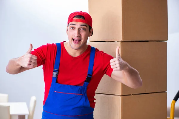 Contractor worker moving boxes during office move — Stock Photo, Image