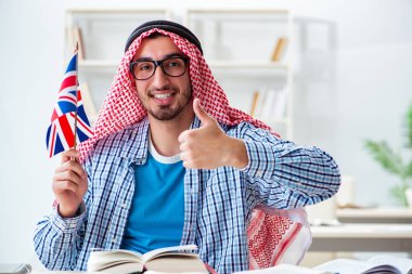 İngilizce öğrenen Arap öğrenci