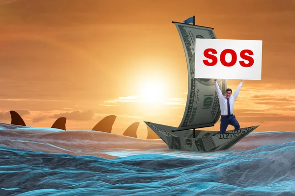 Empresario pidiendo ayuda con el mensaje de SOS en barco — Foto de Stock