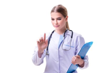 Genç kadın doktor beyaz arka planda izole edilmiş.