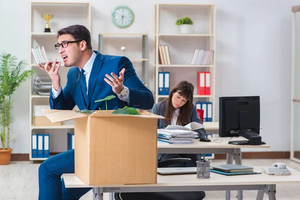 Persona despedida de su trabajo — Foto de Stock