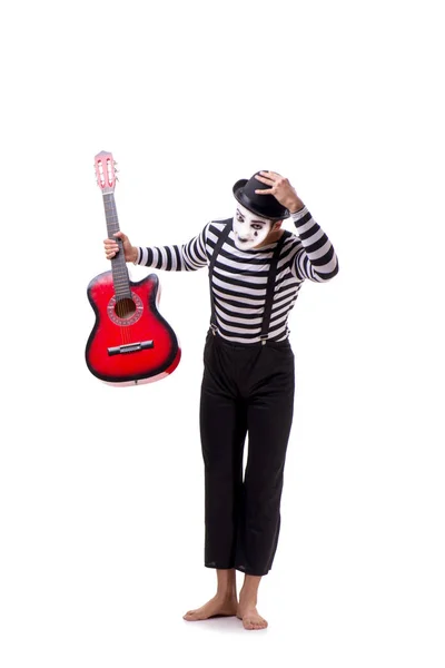 Mime spielt Gitarre isoliert auf Weiß — Stockfoto