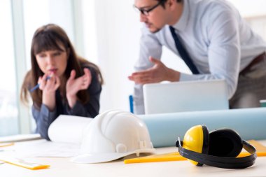 Mühendisler yeni proje üzerinde çalışıyorlar