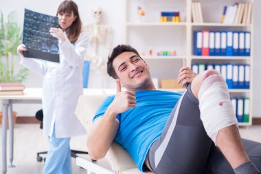 Spor oyuncusu yaralandıktan sonra doktoru ziyaret etti